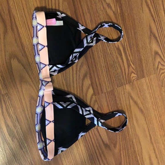VS triangle bikini top - Picture 2 of 4